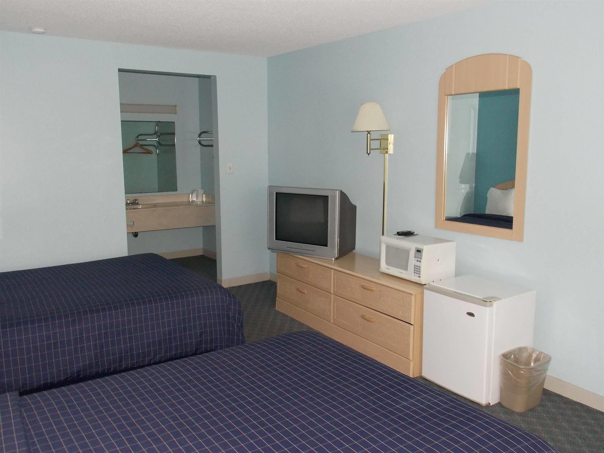 Days Inn By Wyndham Cape Carteret Exterior photo