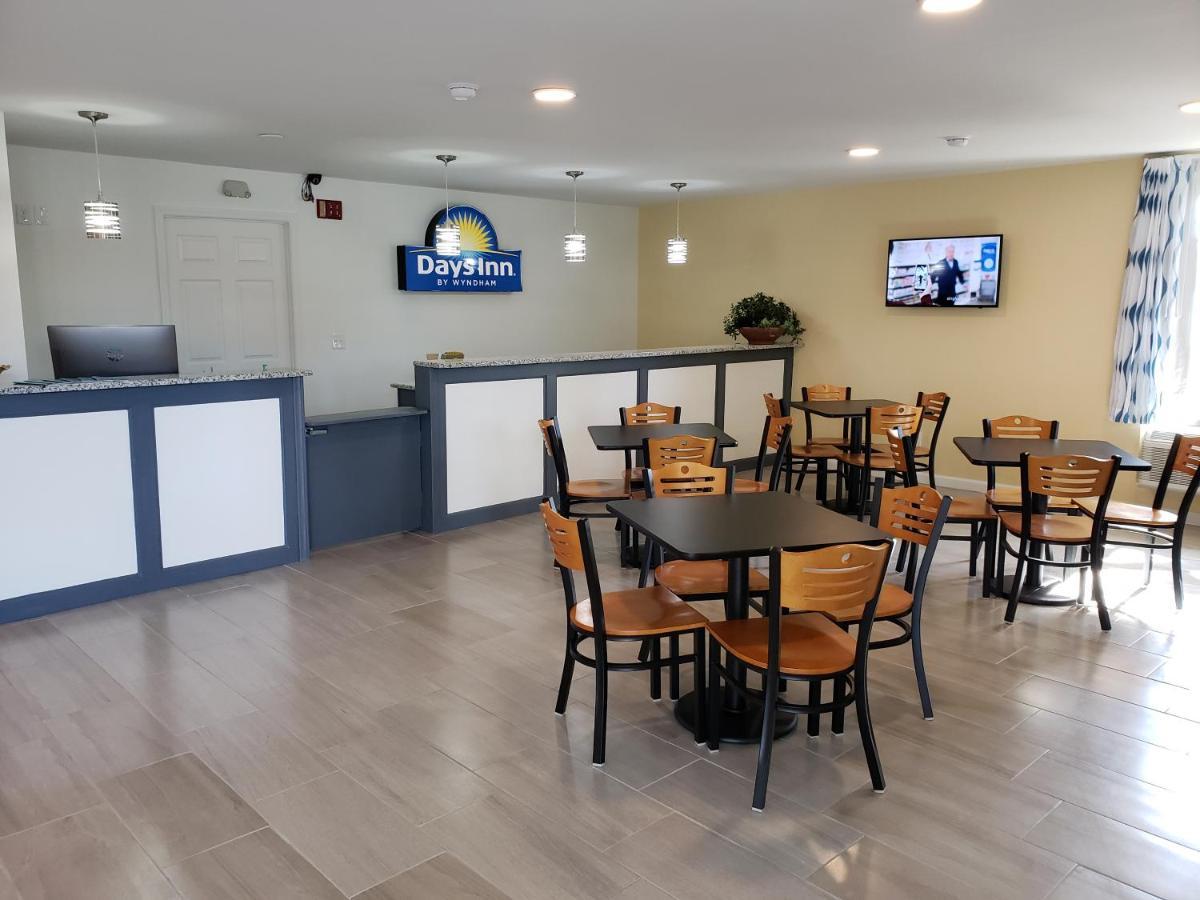 Days Inn By Wyndham Cape Carteret Exterior photo